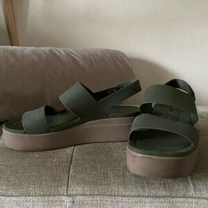 Crocs green sandals
